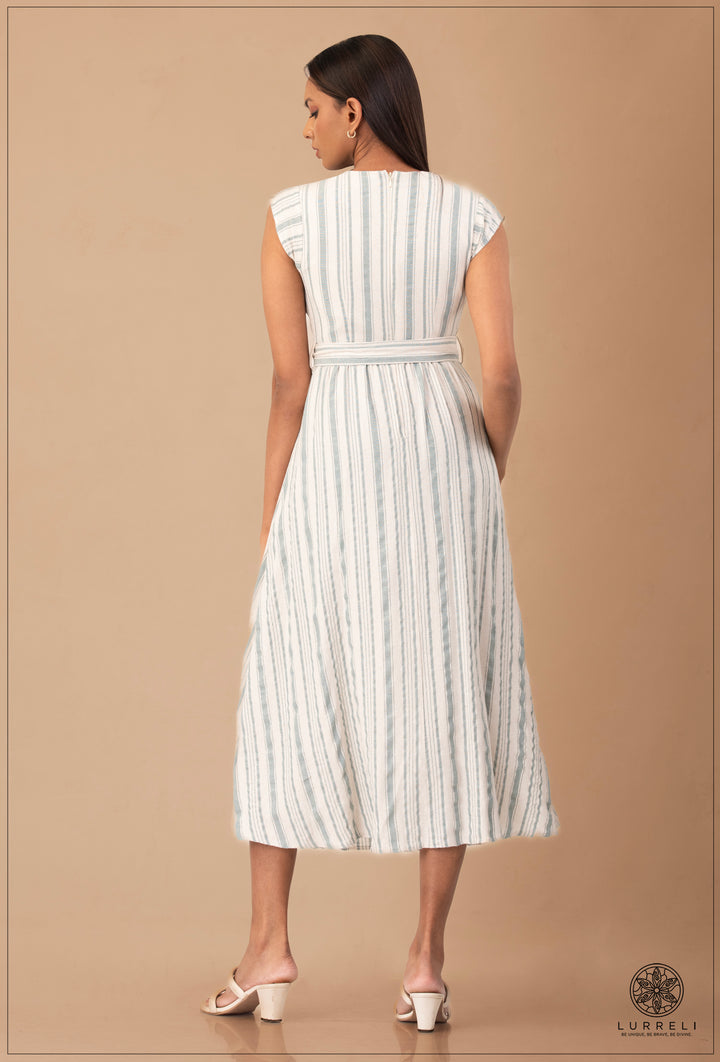 Two-Tone Wrap Midi Dress. – view 6 – Lurreli