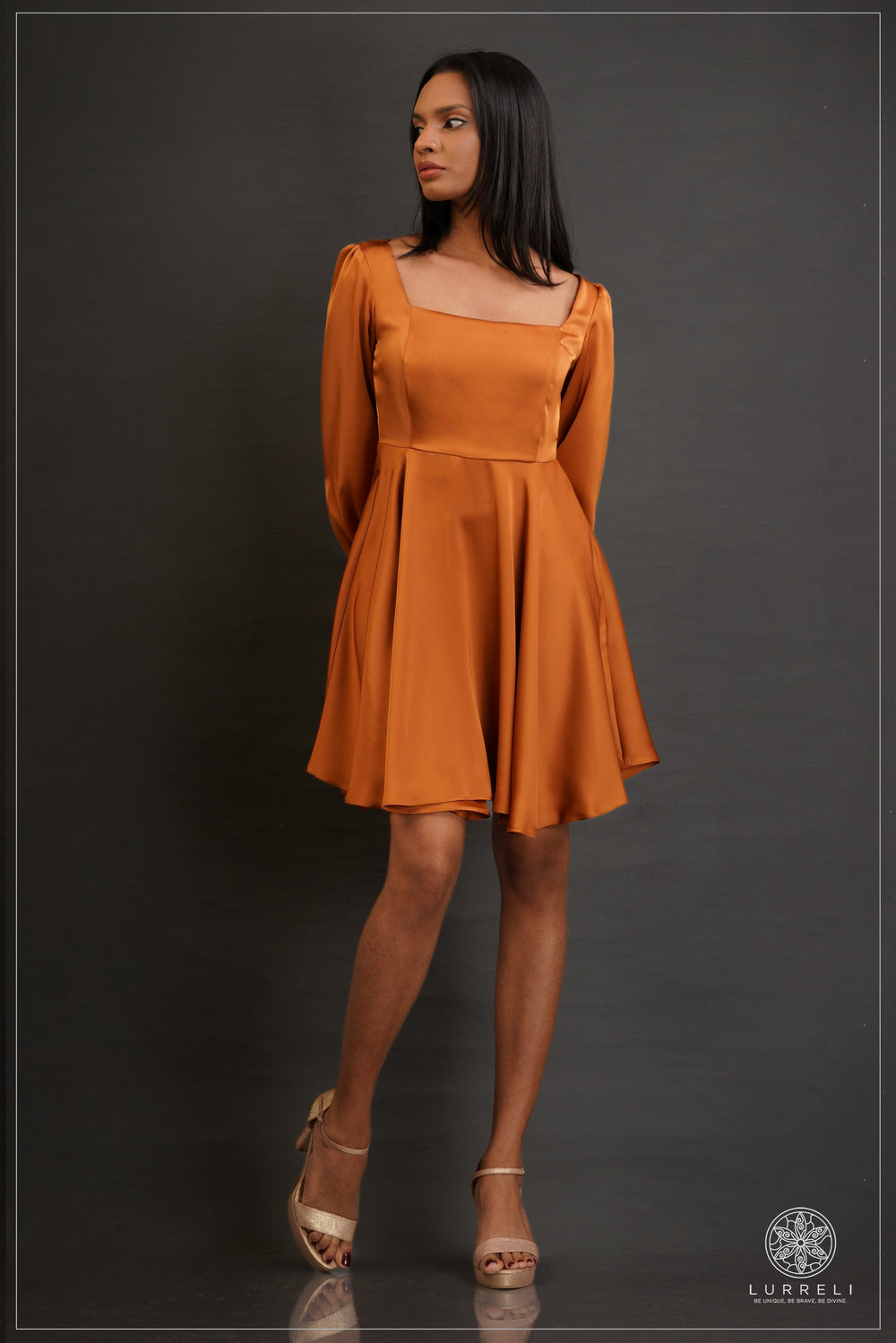 long-sleeve square-neck pleated mini dress – Orange – Lurreli