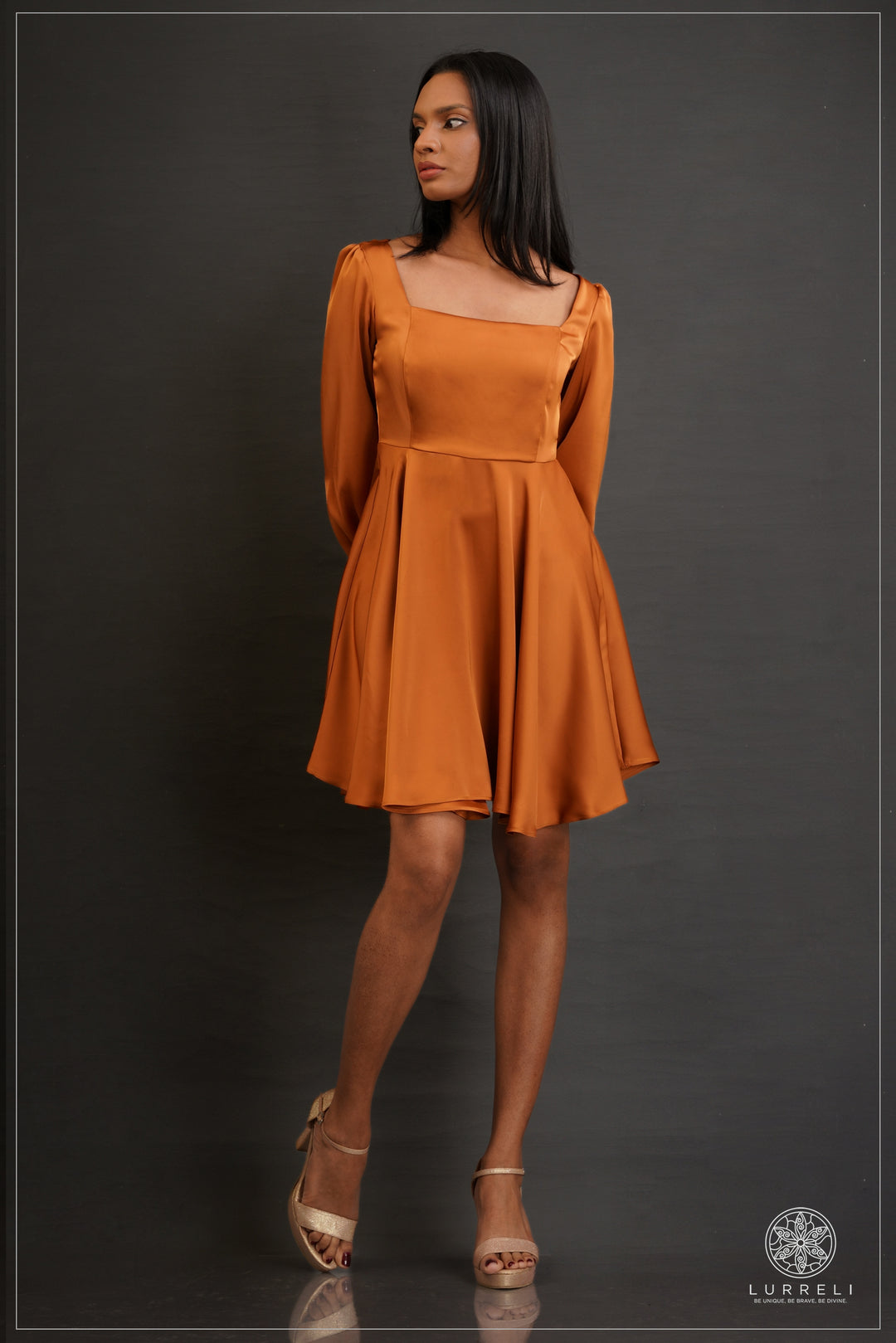 long-sleeve square-neck pleated mini dress – Orange – Lurreli