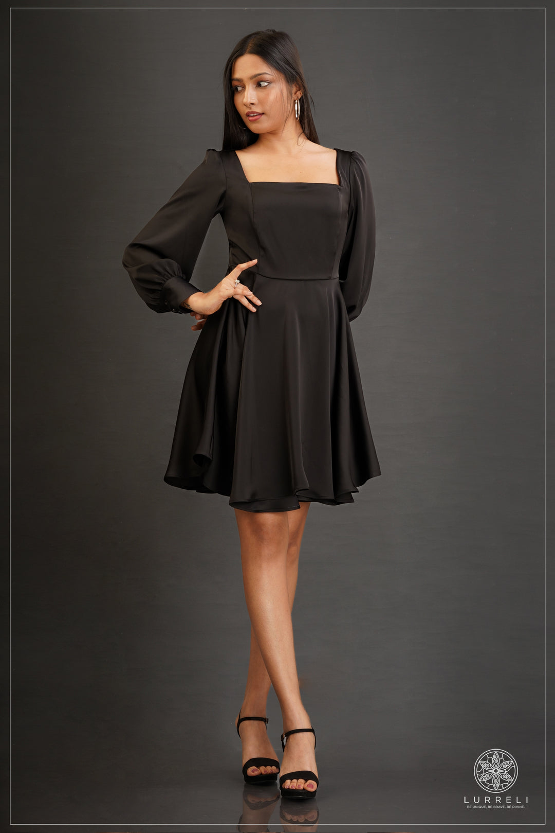 long-sleeve square-neck pleated mini dress – view 5 – Lurreli