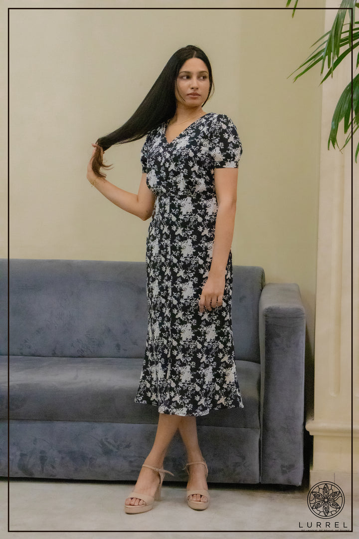 Button-Detail Fishtail Dress – Black – Lurreli