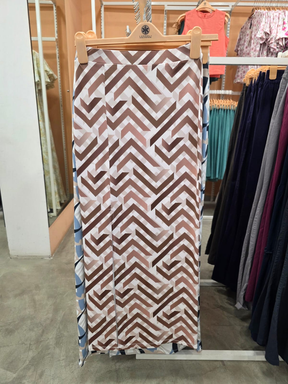 Basic Midi Skirt – Dark Brown – Lurreli
