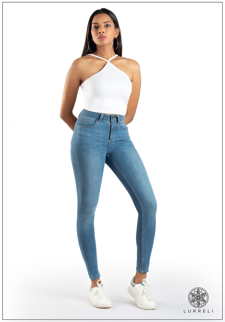 Mid Waist Slim Fit Jean - Light Wash – view 1 – Lurreli