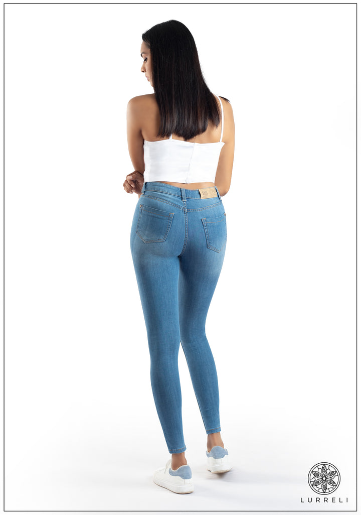 Mid Waist Slim Fit Jean - Light Wash – view 3 – Lurreli